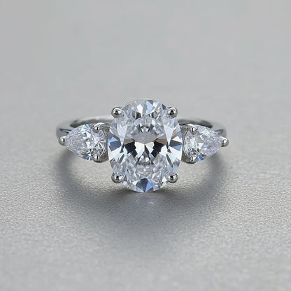 Anillo Único de Tres Piedras en Plata de Ley 925: Elegancia Que Te Acompaña Siempre