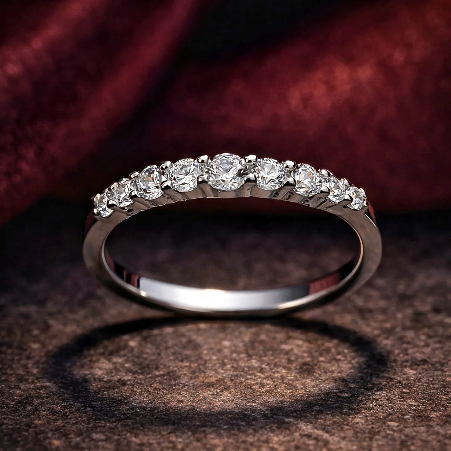 Anillo de Plata de Ley 925 con Nueve Circonitas de Brillo Excepcional - ELEGANT