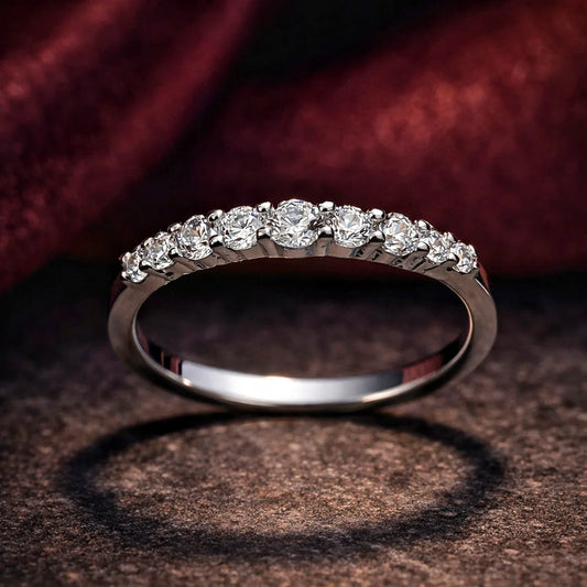 Anillo de Plata de Ley 925 con Nueve Circonitas de Brillo Excepcional - ELEGANT