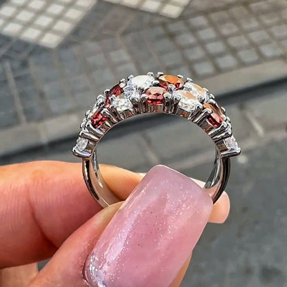 Armonía en Rojo y Blanco: Brillo y Pasión en Perfecta Combinación - ELEGANT