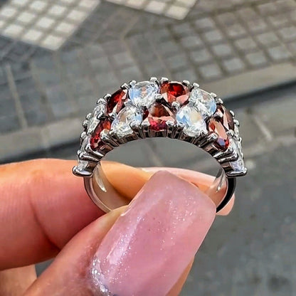 Armonía en Rojo y Blanco: Brillo y Pasión en Perfecta Combinación - ELEGANT